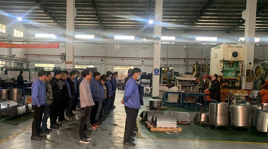 意氣奮發(fā)！金環(huán)電器沖壓車間組織人員開展例行早會